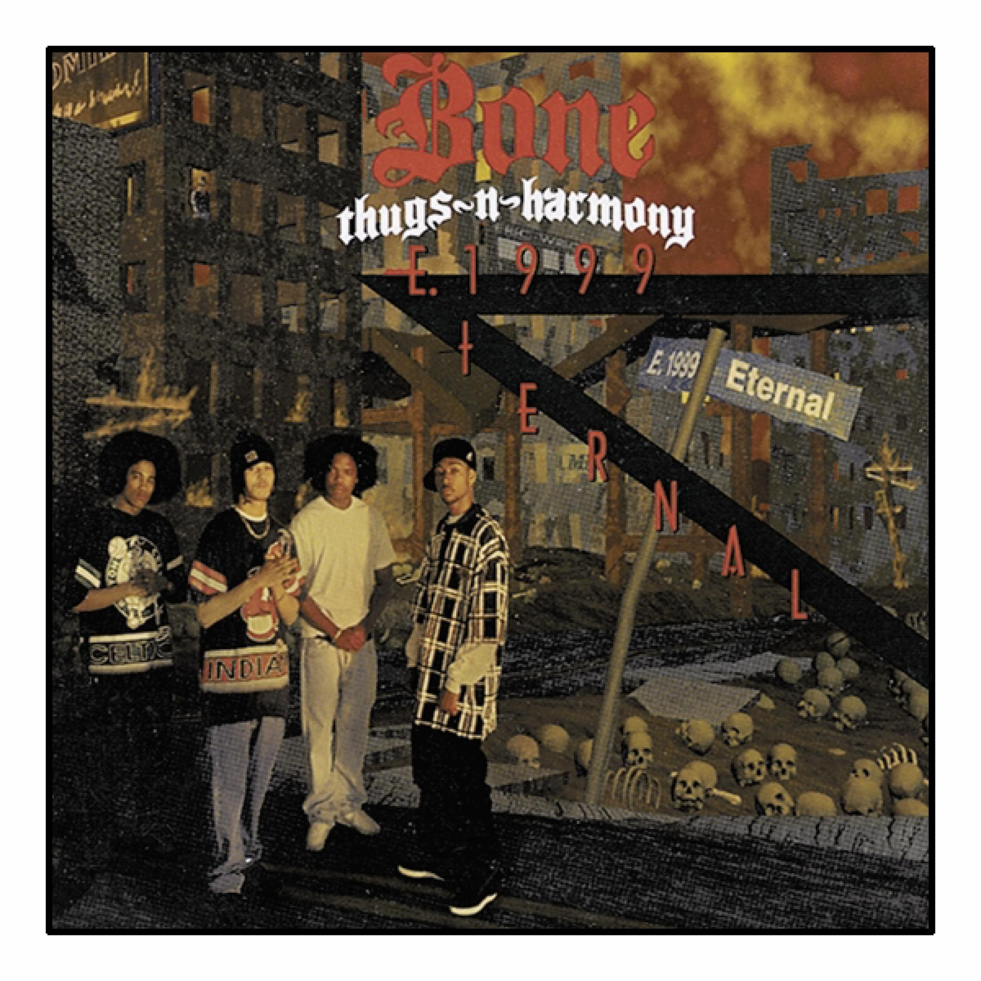 Vier Männer stehen draußen, Text: Bone thugs-n-harmony E.1999 Eternal. Graffiti und Schädel im Hintergrund.